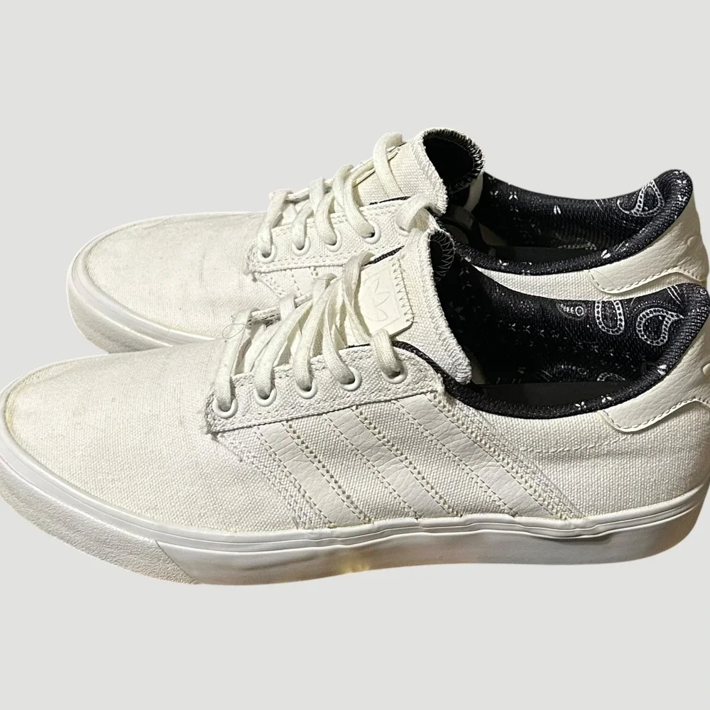 Adidas Seeley Mens White Canvas Paisley Skate Shoes F37719 Low Top Sneakers 8.5